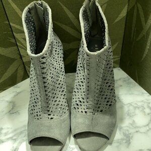 EUC Metaphor Razor Peep Toe Heels~sz 8M